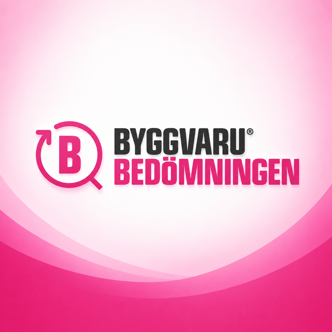 Företagslogotyp "Byggvarubedömningen" på vit och rosa bakgrund, ingen solskyddstyp eller miljö synlig